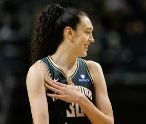 自由人狂胜阳光48分，创WNBA历史第二大分差