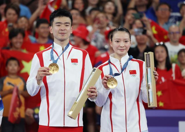 1735222333647009872.jpg 巴黎奥运会丨羽毛球——混双:郑思维_黄雅琼夺得金牌XxjpseC007126_20240803_MVPFN0A001.jpg