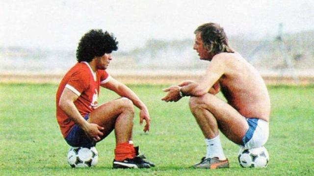 1715049392150069318.jpg menottimaradonajpg.jpg